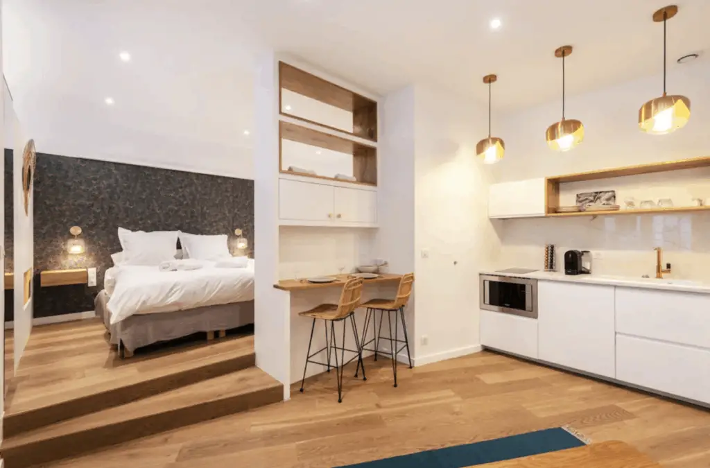 airbnb website photo where to stay in paris first time