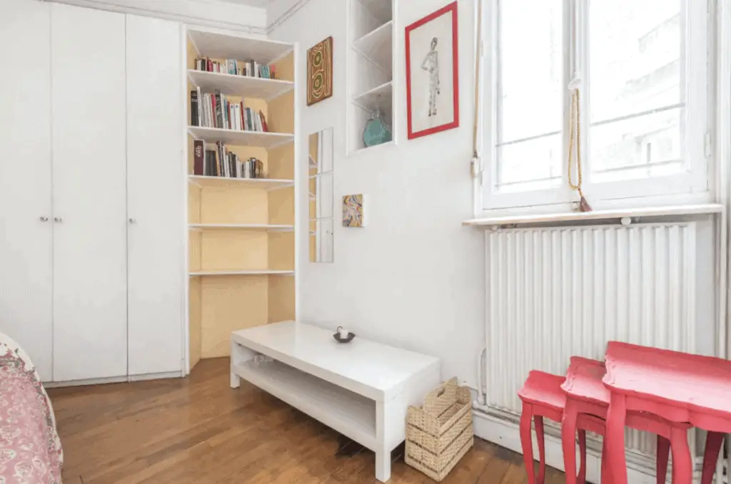 airbnb website photo where to stay in paris first time
