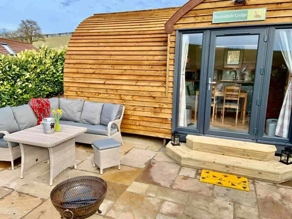 glamping-pods-in-yorkshire-glamping-with-hot-tub-yorkshire-humble-bee-farms-website-photo
