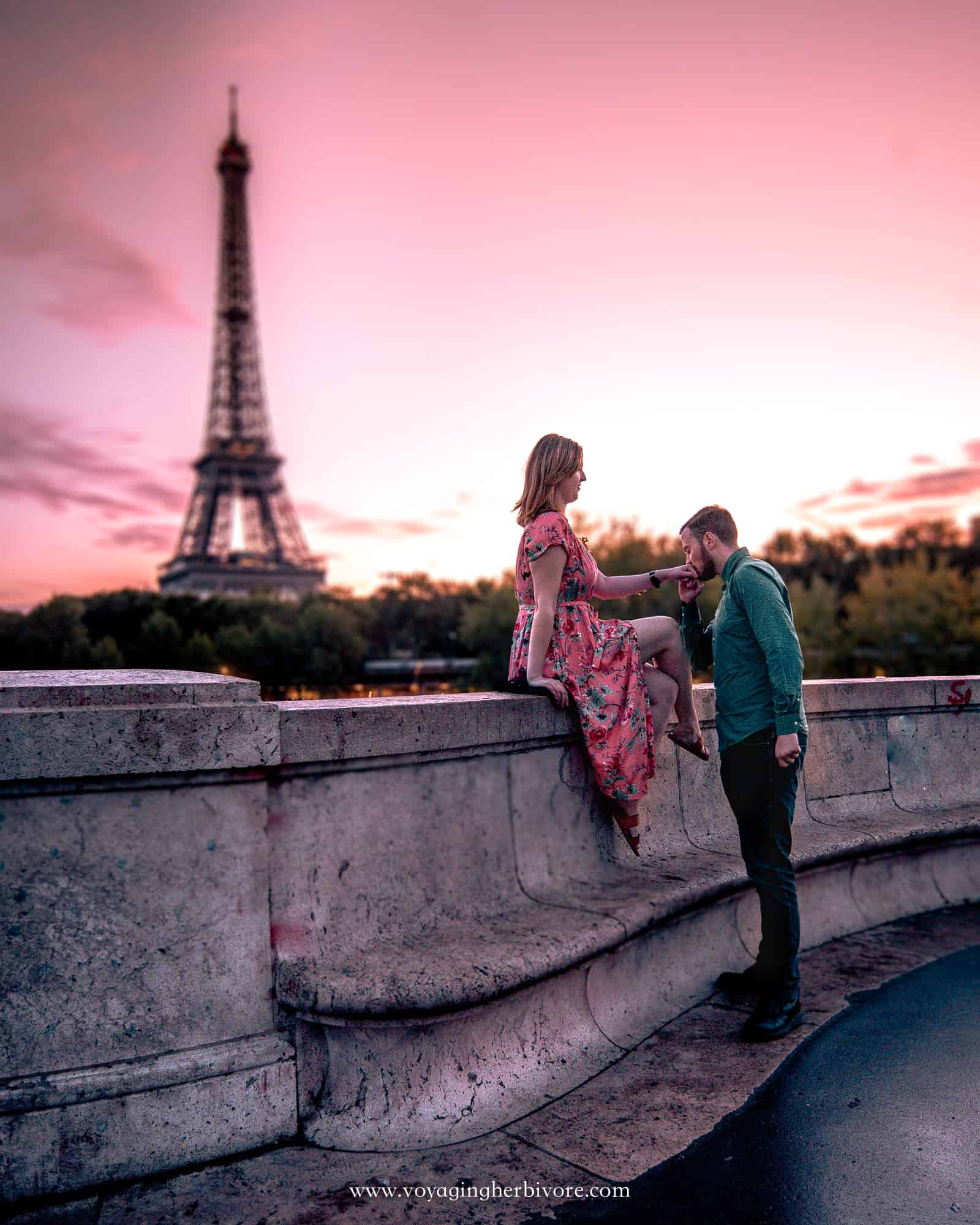 romantic things to do in paris for couples Pont de Bir-Hakeim sunrise paris travel couples