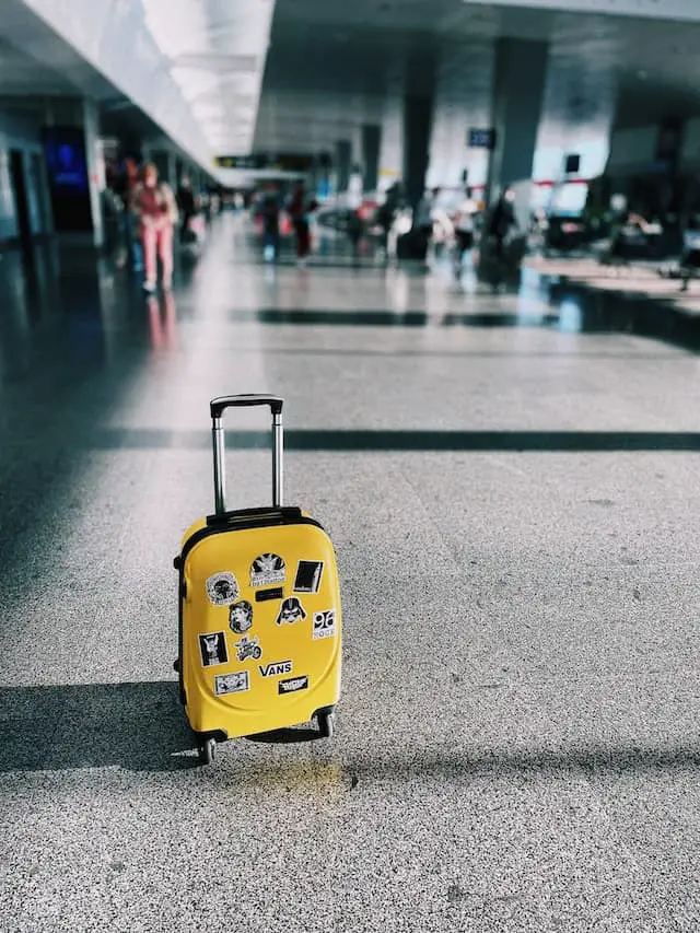 what to do with luggage before hotel check in via unsplash