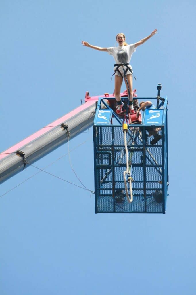 Glasgow - Riverside Museum Bungee Jumping