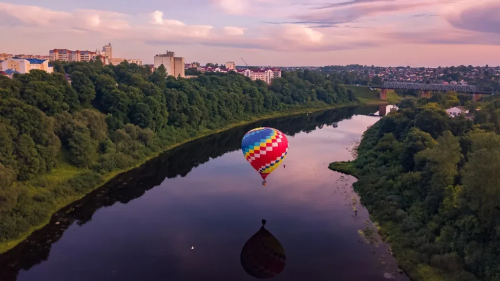 Balloons Over Britain, Biggar