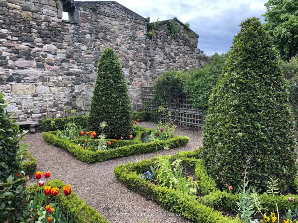 dunbar's close edinburgh in spring