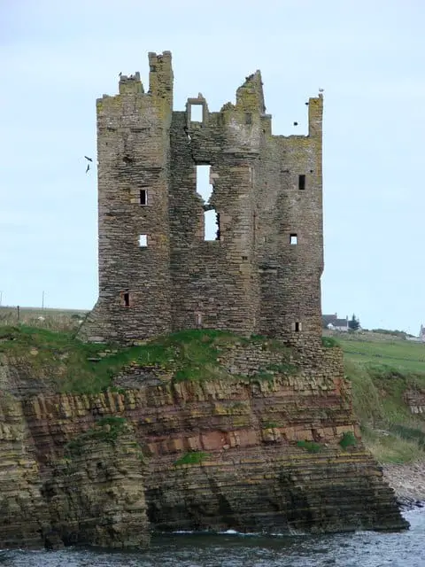 Old_Keiss_Castle_ruins via wikipedia